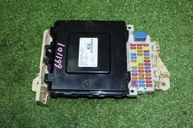 【中古】中古部品 スペーシア MK94S ﾋｭｰｽﾞﾎﾞｯｸｽ 【3330950100-000066110167800】｜e-cleマート