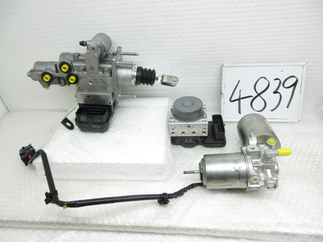 【中古】中古部品 プリウス ZVW50 ﾌﾞﾚｰｷﾏｽﾀｰ 【3500170000-260622501347160】｜e-cleマート 35,250円