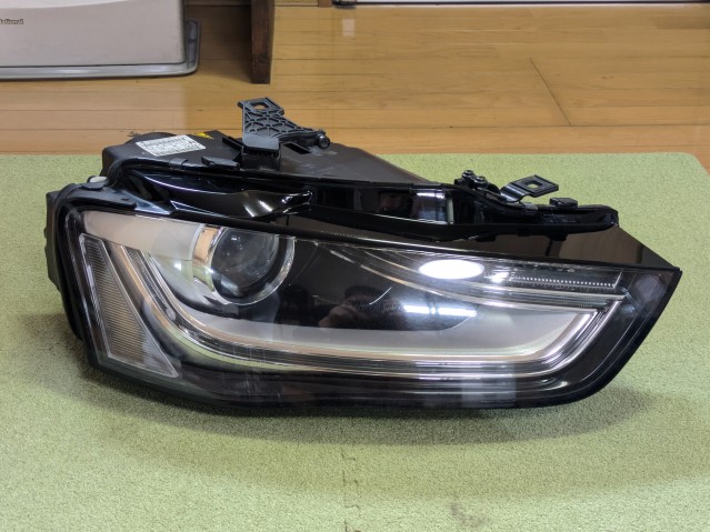 【中古】中古部品 アウディ A4 8KCDN 右ﾍｯﾄﾞﾗﾝﾌﾟ 【3330450100-260623000110800】｜e-cleマート
