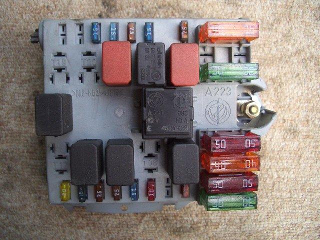 中古部品 アルファ 147 937AB ヒューズボックス