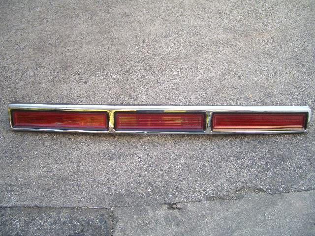 【中古】中古部品 リンカーン タウンカー L14W ﾘｱﾌｨﾆｯｼｬｰﾊﾟﾈﾙ 【3310070100-000879076215200】 26,007円