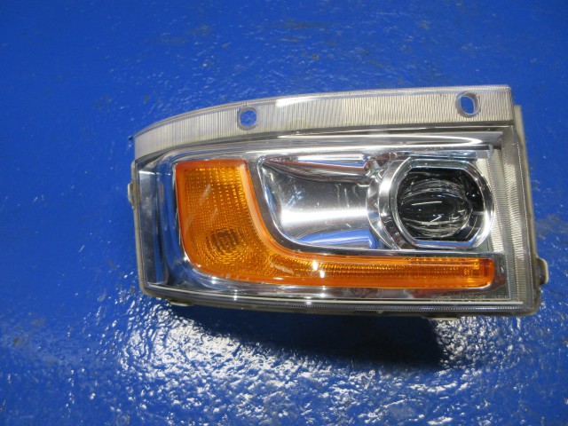 【中古】中古部品 いすゞトラクター EXD52CD 右ﾌｫｸﾞﾗﾝﾌﾟ 【3310270100-000015380110850】｜e-cleマート 21,859円