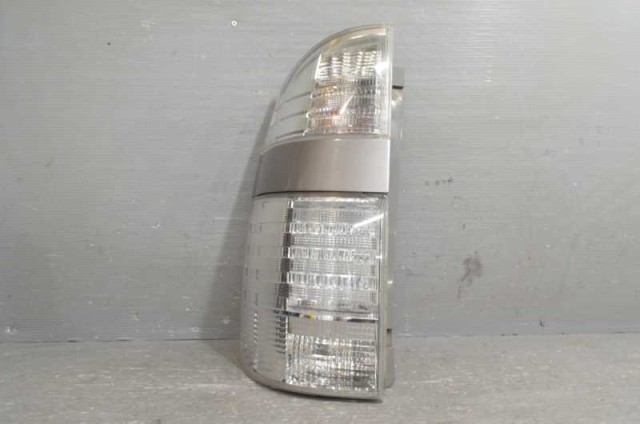 【中古】中古部品 ヴォクシー AZR60G 左テールランプ 【3310580000-260625000715600】|e-cleマート