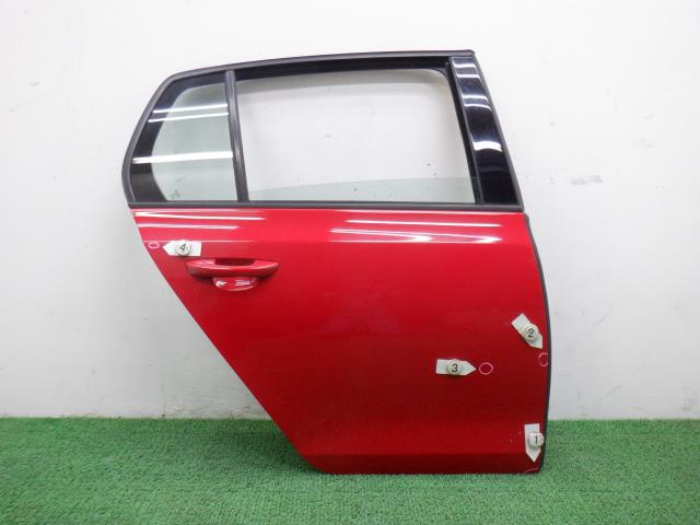 【中古】中古部品 VW ゴルフ 1KCAX 右ﾘｱﾄﾞｱ 【3310250100-000213043613300】
