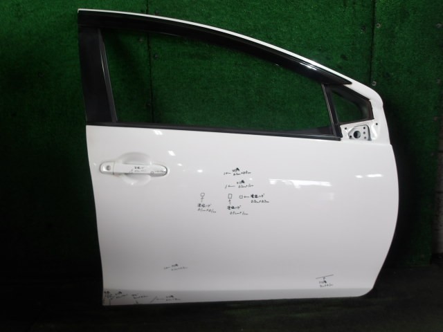 【中古】中古部品 アクア NHP10 右フロントドア 【3340220100-000227031513100】|e-cleマート