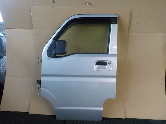 【中古】中古部品 NV100クリッパー DR17V 左ﾌﾛﾝﾄﾄﾞｱ 【3260200000-260701000613200】｜e-cleマート