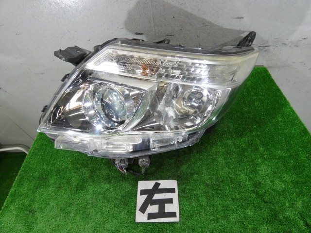 【中古】中古部品 エスクァイア ZWR80G 左ﾍｯﾄﾞﾗﾝﾌﾟ 【3260250000-000026081310900】｜e-cleマート
