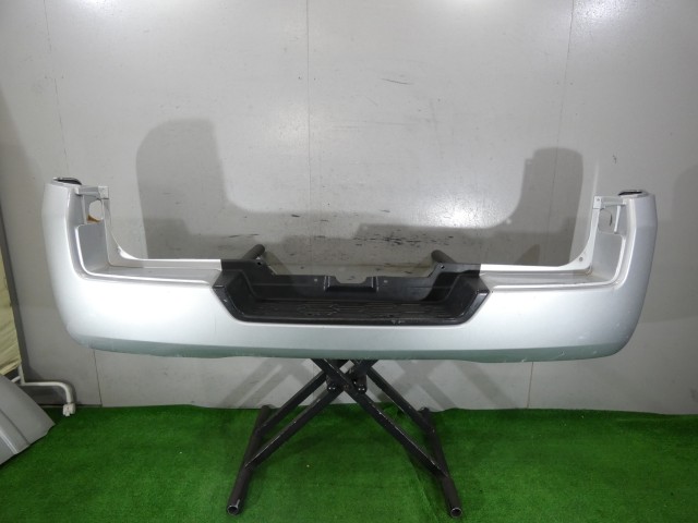 【中古】中古部品 NV350キャラバン VW6E26 ﾘｱﾊﾞﾝﾊﾟｰ 【3260250000-000026076115100】｜e-cleマート