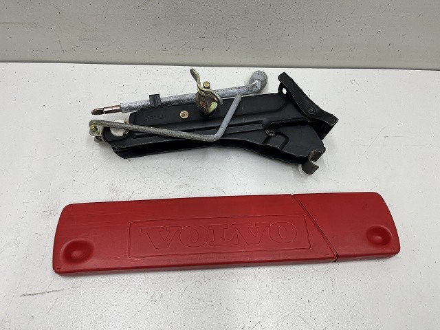 【中古】中古部品 ボルボ 70シリーズ 8B5244W ｼﾞｬｯｷ 【3310070100-0000Y0773677750】｜e-cleマート