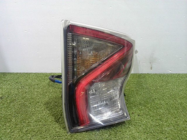 【中古】中古部品 プリウス ZVW50 右テールランプ 【3310090100-202606109915500】|e-cleマート