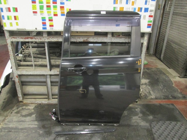 【中古】中古部品 デリカD2 MB46S 左リアドア 【3310160100-000004531813400】|e-cleマート