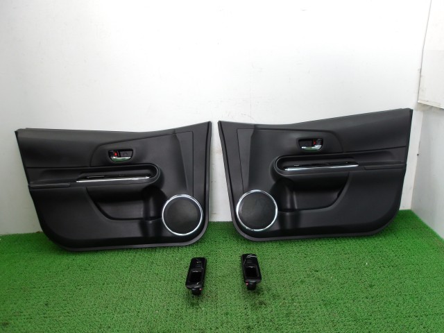【中古】中古部品 アクア NHP10 右フロントドアトリム 【3310250100-000263024413150】|e-cleマート