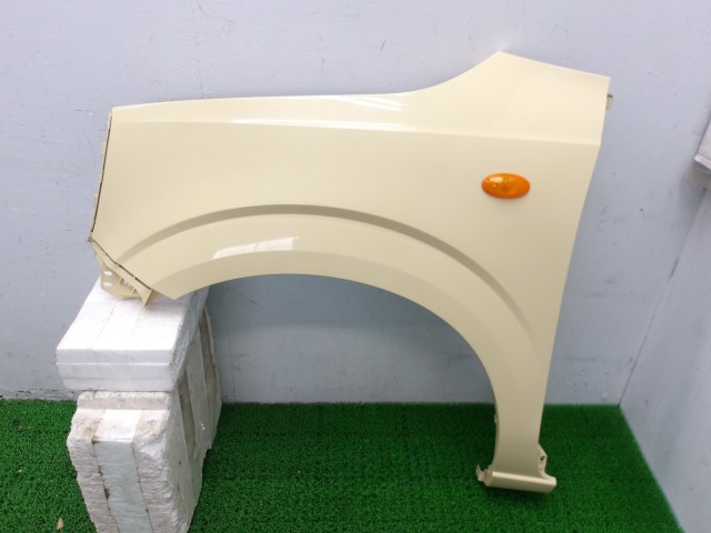 【中古】中古部品 アルト HA36S 左ﾌﾛﾝﾄﾌｪﾝﾀﾞｰ 【3310250100-000263025810700】｜e-cleマート