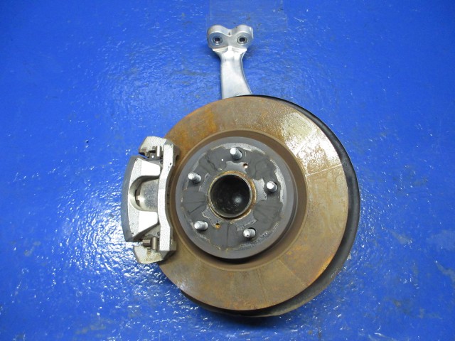 【中古】中古部品 クラウン AZSH20 右フロントナックルハブ 【3310270100-000015405744310】|e-cleマート