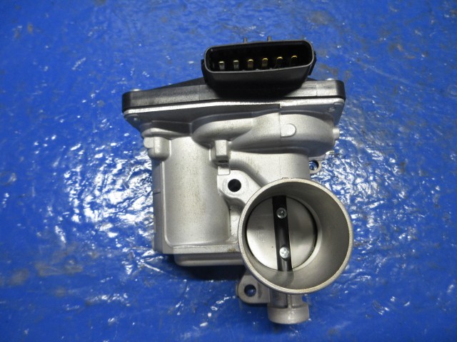 【中古】中古部品 スクラム DG17V スロットルボディ 【3310270100-000015419120300】|e-cleマート