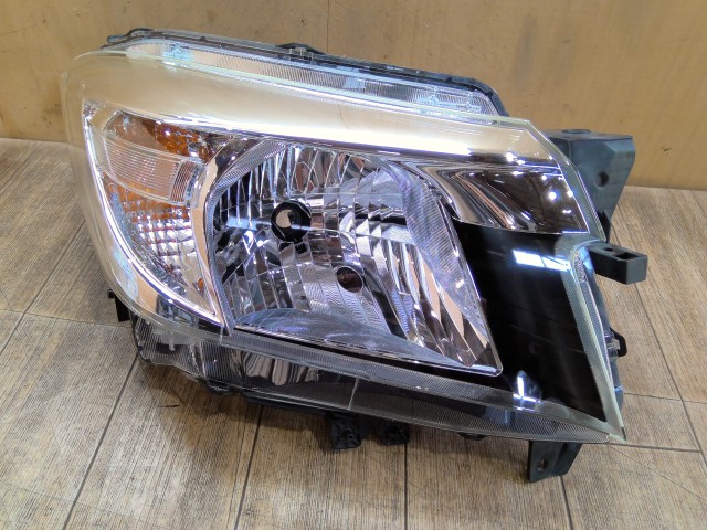 【中古】中古部品 ソリオ MA26S 右ヘッドランプ 【3310390100-260521000310800】|e-cleマート