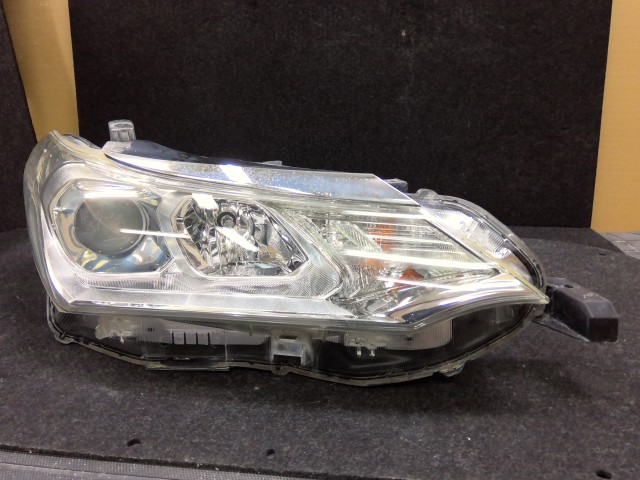 【中古】中古部品 カローラフィールダー NKE165G 右ヘッドランプ 【3310540000-000026162110800】|e-cleマート
