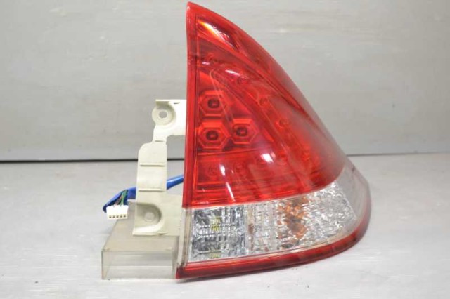 【中古】中古部品 インサイト ZE2 右ﾃｰﾙﾗﾝﾌﾟ 【3310580000-260629000315500】｜e-cleマート 8,271円