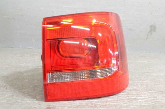 【中古】中古部品 フォルクスワーゲン WVGZZZ1TZDW080375 右ﾃｰﾙﾗﾝﾌﾟ 【3310580000-260706001115500】｜e-cleマート