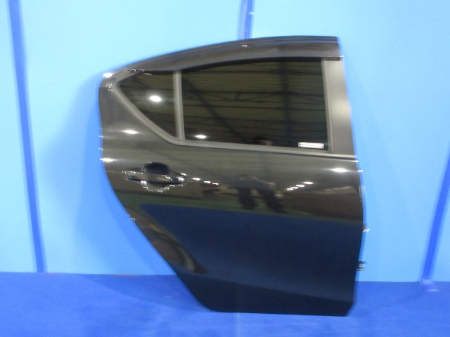【中古】中古部品 アクア NHP10 右リアドア 【3310590000-202606082113300】|e-cleマート