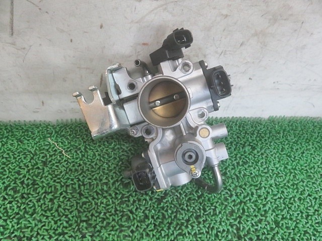【中古】中古部品 エブリィ DA64V ｽﾛｯﾄﾙﾎﾞﾃﾞｨ 【3330380100-000038013220300】｜e-cleマート