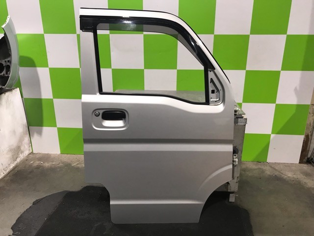 【中古】中古部品 エブリィ DA17V 右フロントドア 【3330530100-000005604913100】|e-cleマート