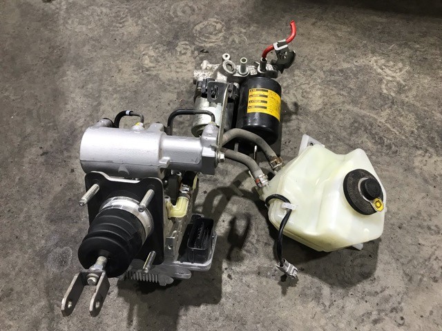 【中古】中古部品 プリウス ZVW30 ABSアクチュエーター 【3330530100-000005589542500】|e-cleマート