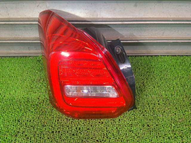 【中古】中古部品 スイフト ZC83S 左テールランプ 【3330540100-260525000415600】|e-cleマート