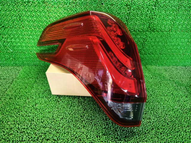 【中古】中古部品 アルファード GGH35W 左テールランプ 【3330660100-000026318115600】|e-cleマート