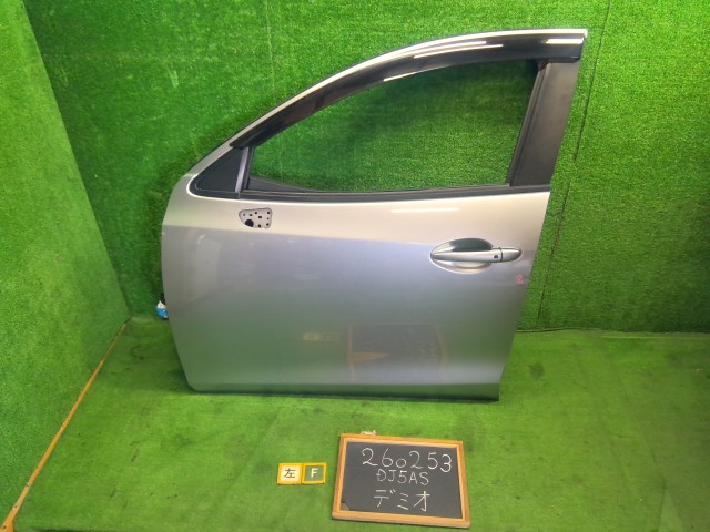 【中古】中古部品 デミオ DJ5AS 左フロントドア 【3330990200-000026025313200】|e-cleマート