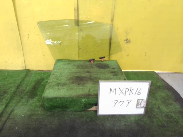 【中古】中古部品 アクア MXPK16 右ﾌﾛﾝﾄﾄﾞｱｶﾞﾗｽ 【3331010600-260625001413130】｜e-cleマート