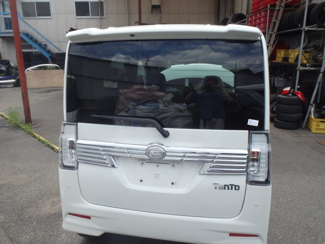 【中古】中古部品 タント LA600S バックドア 【3331010800-000024392115800】|e-cleマート