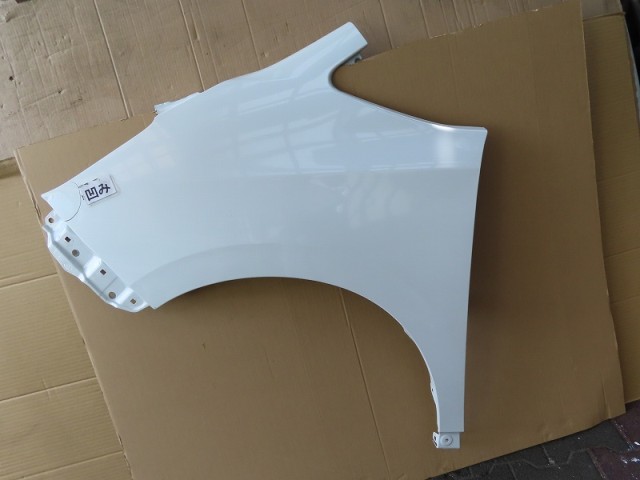 【中古】中古部品 ノア ZRR80G 左フロントフェンダー 【3380050000-000038553410700】|e-cleマート