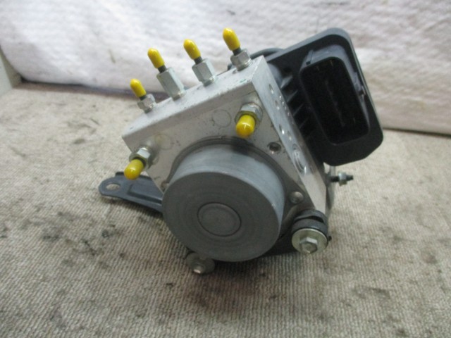 【中古】中古部品 ソリオ MA15S ABSｱｸﾁｭｴｰﾀｰ 【3540020100-000008064342500】｜e-cleマート