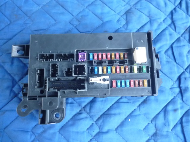 【中古】中古部品 ハイゼット S321V ヒューズボックス 【3540020100-000008070167800】|e-cleマート