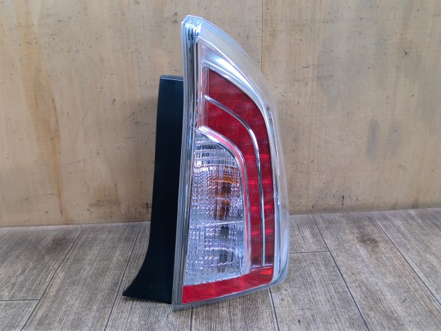 【中古】中古部品 プリウス ZVW30 右ﾃｰﾙﾗﾝﾌﾟ 【3310390100-260522000115500】｜e-cleマート