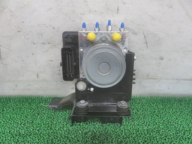 【中古】中古部品 セレナ GNC27 ABSアクチュエーター 【3330380100-000038013842500】|e-cleマート