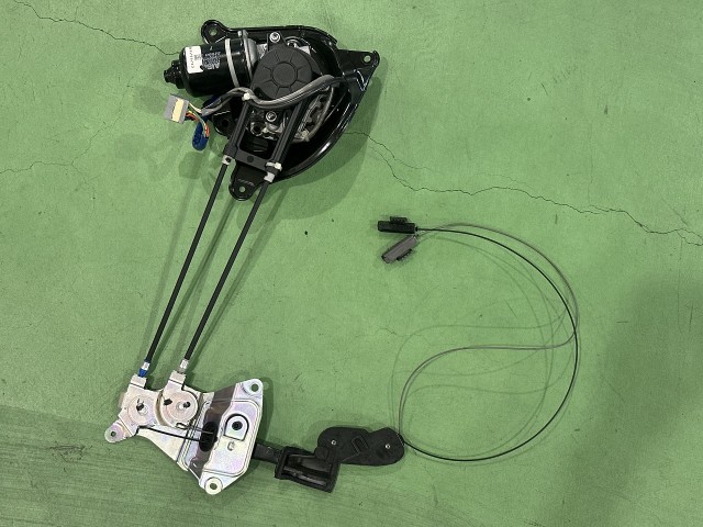 【中古】中古部品 ポルテ NNP11 左ﾊﾟﾜｰｽﾗｲﾄﾞﾄﾞｱﾓｰﾀｰ 【3310590000-202607023764660】｜e-cleマート