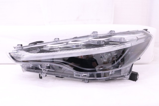 【中古】中古部品 カローラクロス ZSG10 左ﾍｯﾄﾞﾗﾝﾌﾟ 【3260520000-260710501210900】｜e-cleマート