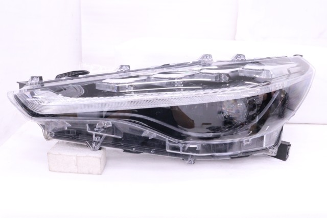 【中古】中古部品 カローラクロス ZSG10 左ﾍｯﾄﾞﾗﾝﾌﾟ 【3260520000-260710501310900】｜e-cleマート