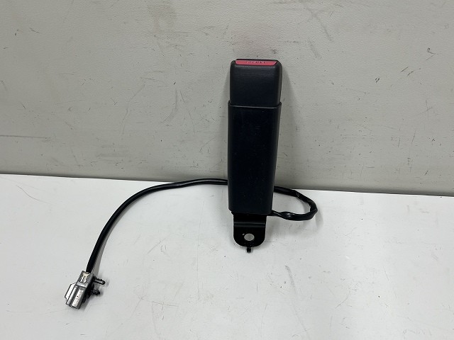 【中古】中古部品 クライスラー300C LE57T ｼｰﾄﾍﾞﾙﾄ 【3310070100-0000Y0778277152】｜e-cleマート