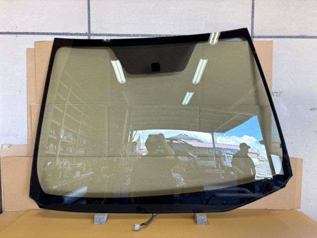 【中古】中古部品 アクア NHP10 フロントウインドガラス 【3330650100-000263001111200】|e-cleマート