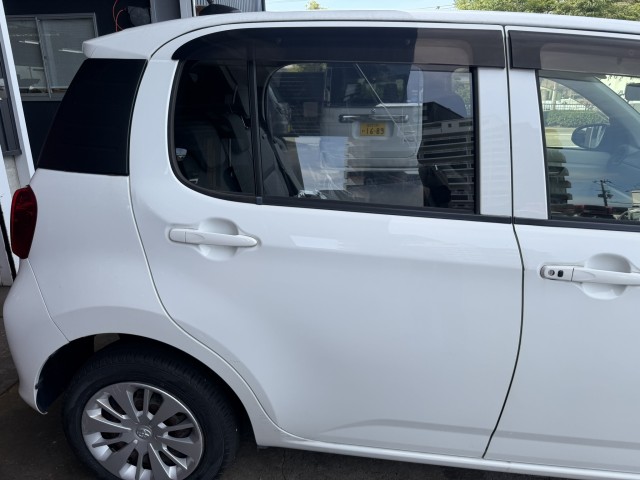【中古】中古部品 パッソ M700A 右ﾘｱﾄﾞｱ 【3330660100-000026301313300】｜e-cleマート