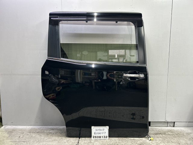 【中古】中古部品 エスクァイア ZWR80G 右ﾘｱﾄﾞｱ 【3330991100-000260813213300】｜e-cleマート