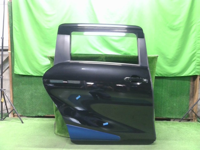 【中古】中古部品 シエンタ NHP170G 右ﾘｱﾄﾞｱ 【3310200100-000022941813300】｜e-cleマート
