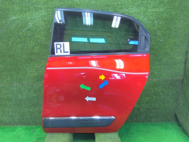 【中古】中古部品 ルノー トゥインゴ AHH4B 左ﾘｱﾄﾞｱ 【3330200100-252641000013400】｜e-cleマート
