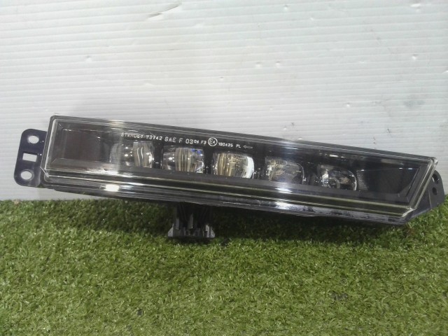 【中古】中古部品 シャトル GP7 右フォグランプ 【3310090100-202606003010850】|e-cleマート