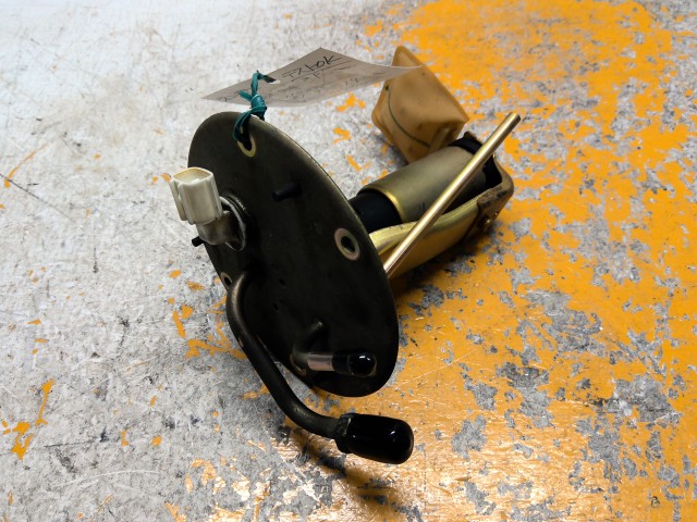 【中古】中古部品 シャリオ N33W フューエルポンプ 【3310160100-000004531920600】|e-cleマート