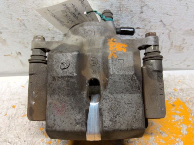 【中古】中古部品 プリウス ZVW30 左フロントキャリパー 【3310160100-000004532344360】|e-cleマート