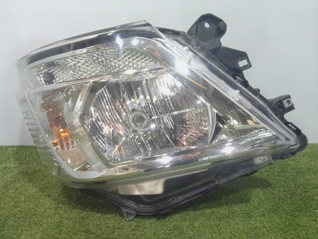 【中古】中古部品 NV350キャラバン VW6E26 右ヘッドランプ 【3310090100-202606089310800】|e-cleマート